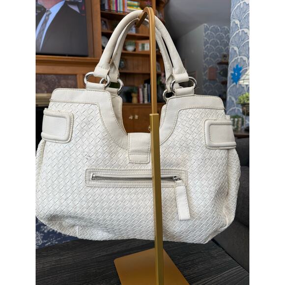 Vintage GUESS White Basket Weave Hobo Bag with Giant G Buckle Snap Closure - Picture 9 of 10